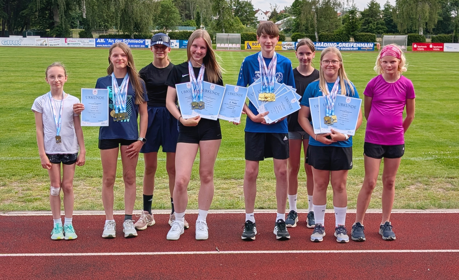 Am 06. Juni und 07. Juni 2026 fanden die KKJS der Leichtathletik in Borna und Grimma statt. Die Frohburger Leichtathleten konnten wieder reichlich Edelmetall mit nach Hause nehmen.